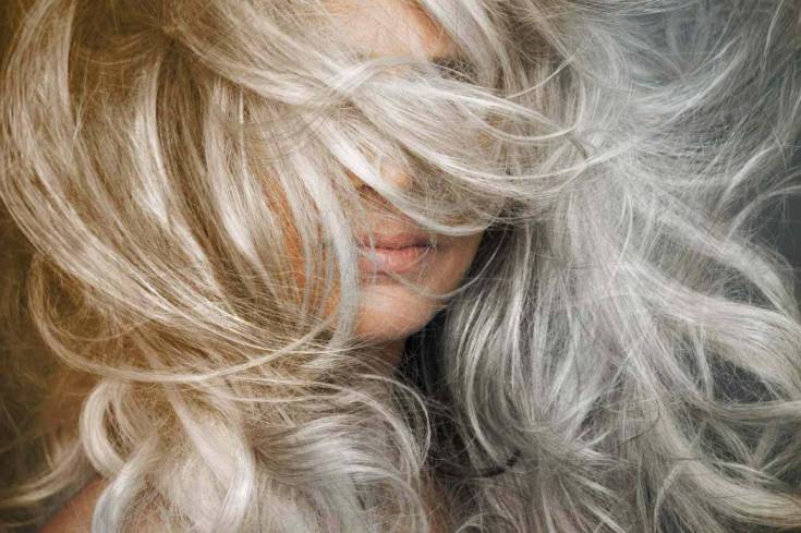 Transitioning Your Gray Hair With Lowlights